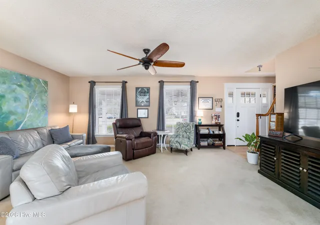 Photo 4 of Single family home for sale at 121 E Pointe Rd, Rocky Point, NC 28457 | MLS# 100597514 | Listing updated on 2026-10-02