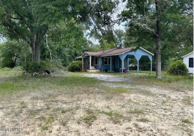 Photo 1 of Single family home for sale at 415 W Owens St, Southport, NC 28461 | MLS# 100599405 | Listing updated on 2026-09-04