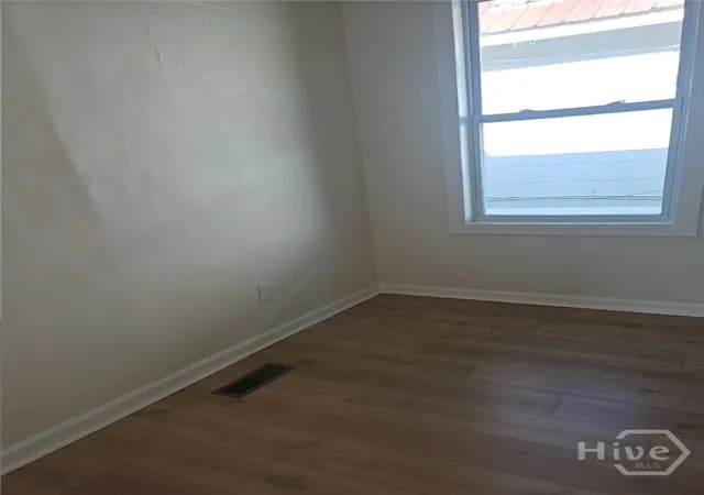 Photo 4 of Single family home for sale at 14 W 54th Street, Savannah, GA 31405 | MLS# SA357053 | Listing updated on 2026-08-25