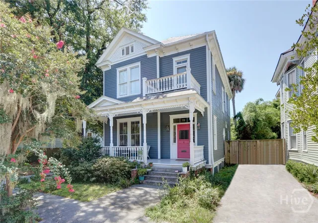 Photo 1 of Single family home for sale at 19 E 39th St, Savannah, GA 31401 | MLS# SA363384 | Listing updated on 2026-09-05