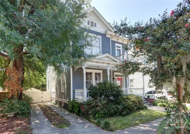 Photo 3 of Single family home for sale at 19 E 39th St, Savannah, GA 31401 | MLS# SA363384 | Listing updated on 2026-09-05