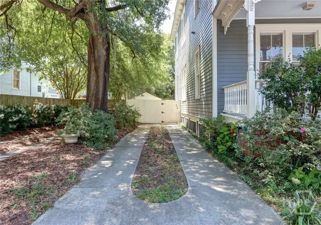 Photo 3 of Single family home for sale at 19 E 39Th St, Savannah, GA 31401 | MLS# SA363384 | Listing updated on 2026-09-05