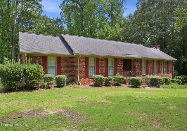 Photo 2 of Single family home for sale at 111 Robin Rd, Greenville, NC 27858 | MLS# 100595872 | Listing updated on 2026-09-15