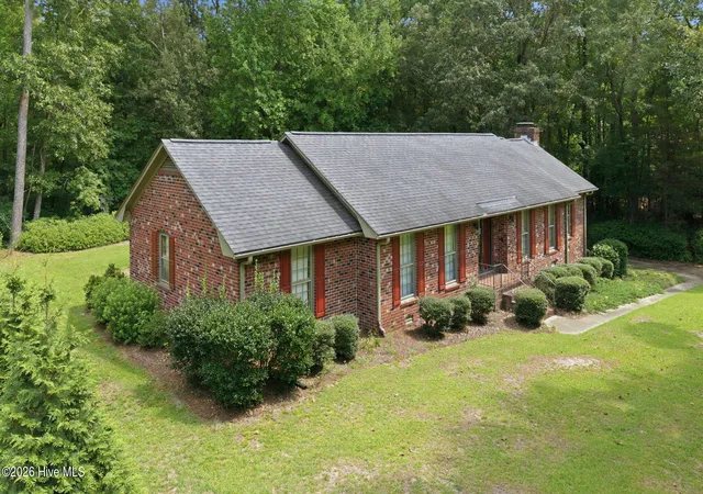 Photo 3 of Single family home for sale at 111 Robin Rd, Greenville, NC 27858 | MLS# 100595872 | Listing updated on 2026-09-15