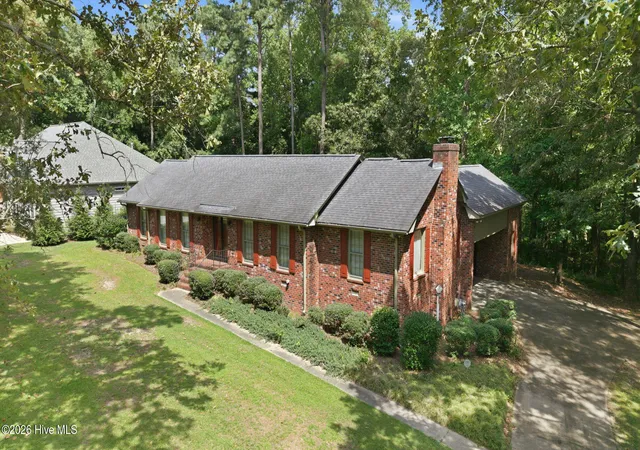 Photo 4 of Single family home for sale at 111 Robin Rd, Greenville, NC 27858 | MLS# 100595872 | Listing updated on 2026-09-15