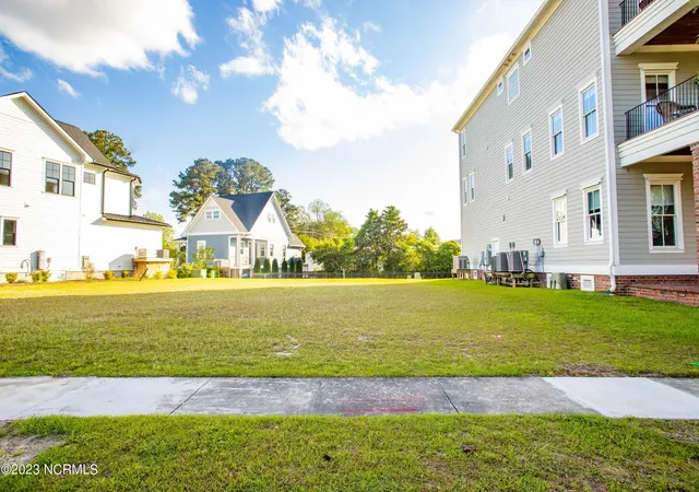 Photo 1 of Land for sale at 805 E Front St, New Bern, NC 28560 | MLS# 100597461 | Listing updated on 2026-08-19