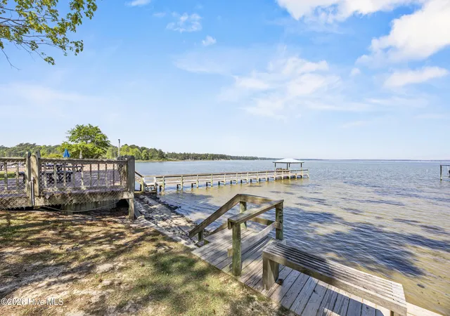 Photo 3 of Single family home for sale at 905 Charleston Pl, Sneads Ferry, NC 28460 | MLS# 100598335 | Listing updated on 2026-10-08