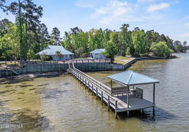 Photo 4 of Single family home for sale at 905 Charleston Pl, Sneads Ferry, NC 28460 | MLS# 100598335 | Listing updated on 2026-10-08