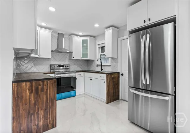 Photo 4 of Single family home for sale at 2102 Auburn St, Savannah, GA 31404 | MLS# SA362318 | Listing updated on 2026-08-21
