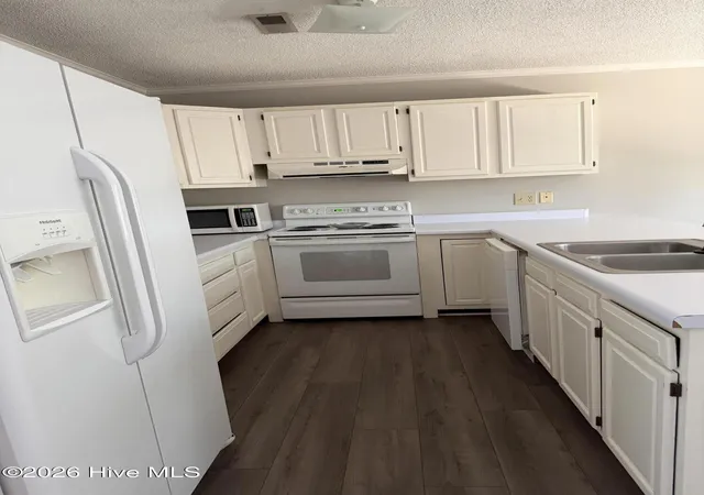 Photo 4 of Townhouse for sale at 2700 Thackery Rd #33, Greenville, NC 27858 | MLS# 100558045 | Listing updated on 2026-09-01