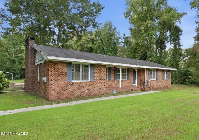 Photo 3 of Single family home for sale at 1000 Sand Ridge Rd, Hubert, NC 28539 | MLS# 100598411 | Listing updated on 2026-09-14