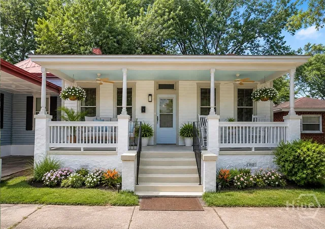 Photo 1 of Single family home for sale at 922 E 37th Street, Savannah, GA 31401 | MLS# SA360225 | Listing updated on 2026-09-03