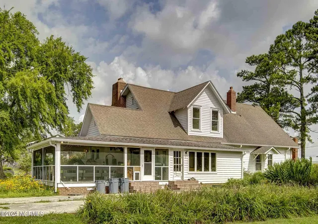 Photo 2 of Single family home for sale at 264 Main St, Swanquarter, NC 27885 | MLS# 100558972 | Listing updated on 2026-08-18