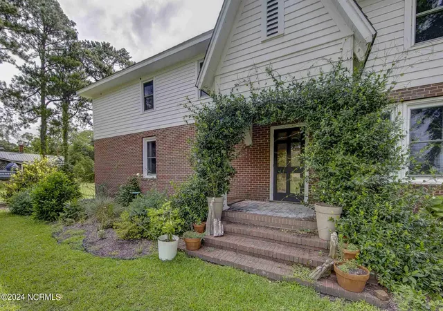 Photo 3 of Single family home for sale at 264 Main St, Swanquarter, NC 27885 | MLS# 100558972 | Listing updated on 2026-08-18
