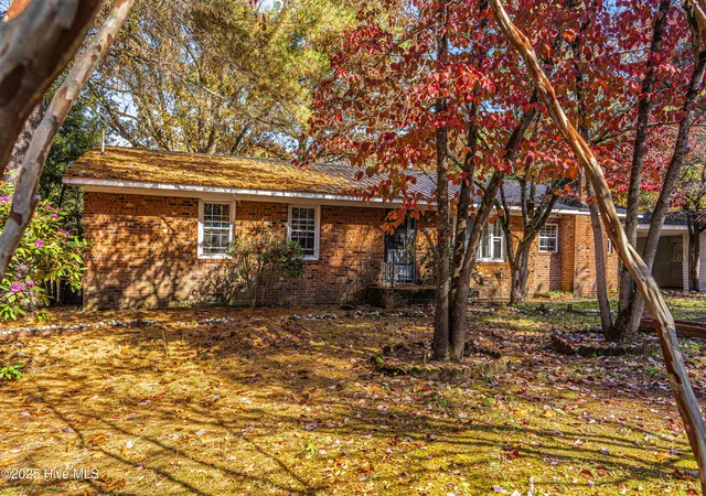 Photo 1 of Single family home for sale at 806 Currie St, Carthage, NC 28327 | MLS# 100598848 | Listing updated on 2026-08-25
