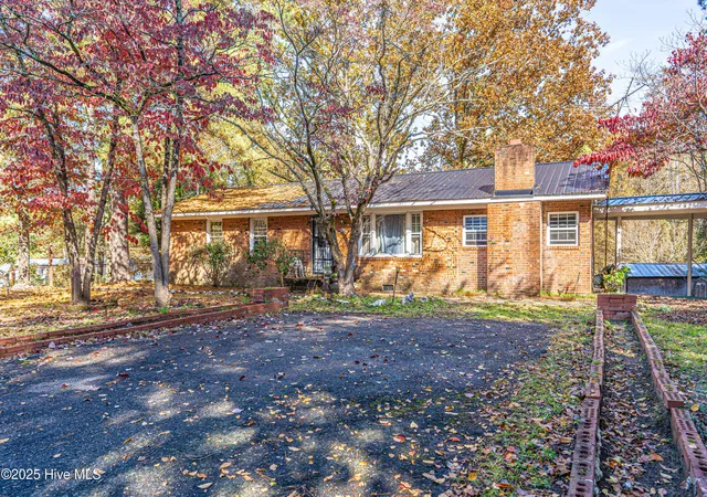 Photo 2 of Single family home for sale at 806 Currie St, Carthage, NC 28327 | MLS# 100598848 | Listing updated on 2026-08-25