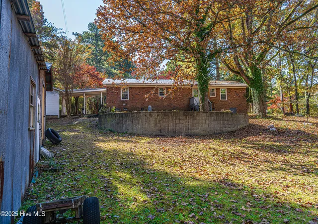 Photo 5 of Single family home for sale at 806 Currie St, Carthage, NC 28327 | MLS# 100598848 | Listing updated on 2026-08-25