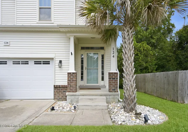 Photo 3 of Single family home for sale at 124 Katrina St, Sneads Ferry, NC 28460 | MLS# 100598954 | Listing updated on 2026-09-20