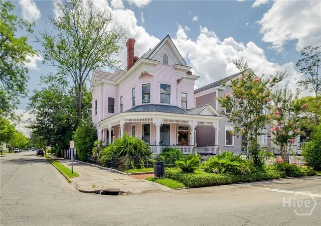 Photo 1 of Single family home for sale at 321 E Bolton St, Savannah, GA 31401 | MLS# SA363398 | Listing updated on 2026-08-27
