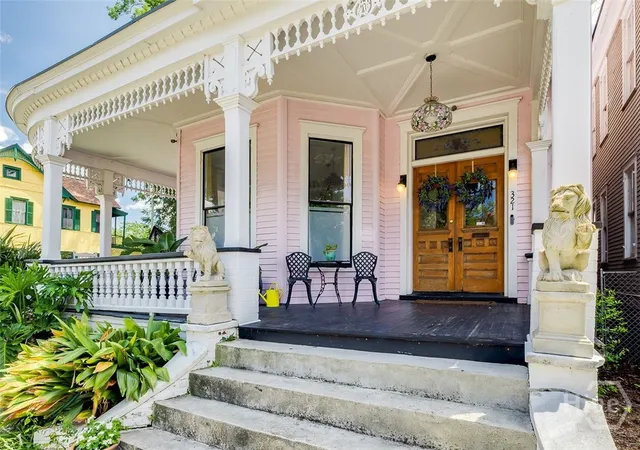 Photo 3 of Single family home for sale at 321 E Bolton St, Savannah, GA 31401 | MLS# SA363398 | Listing updated on 2026-08-27