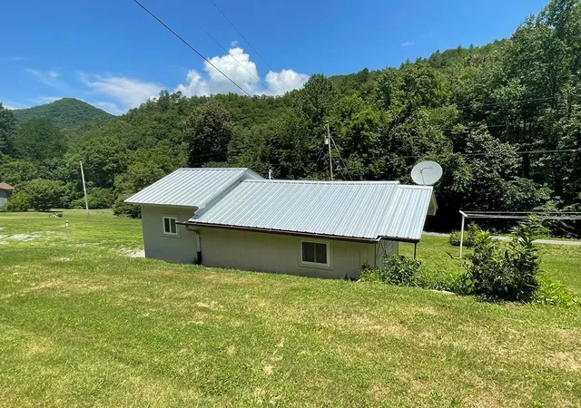 Photo 1 of Single family home for sale at 3400 Franks Crk, Robbinsville, NC 28771 | MLS# 98500112 | Listing updated on 2026-08-18