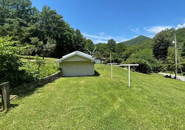 Photo 4 of Single family home for sale at 3400 Franks Crk, Robbinsville, NC 28771 | MLS# 98500112 | Listing updated on 2026-08-18