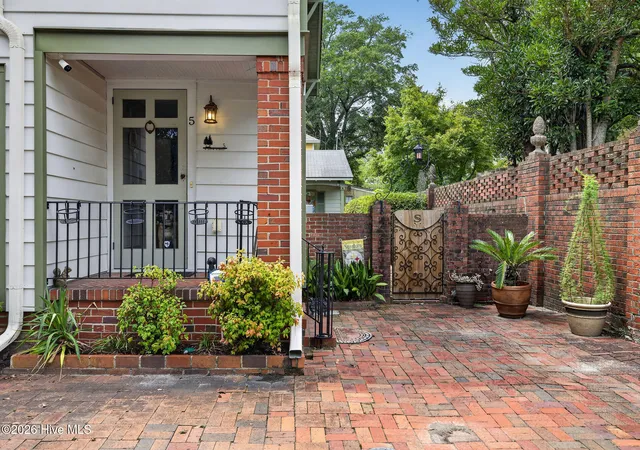 Photo 3 of Single family home for sale at 5 N 20th Street, Wilmington, NC 28405 | MLS# 100595500 | Listing updated on 2026-09-17