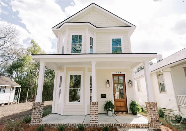 Photo 1 of Single family home for sale at 807 East 33rd, Savannah, GA 31401 | MLS# SA361075 | Listing updated on 2026-08-25