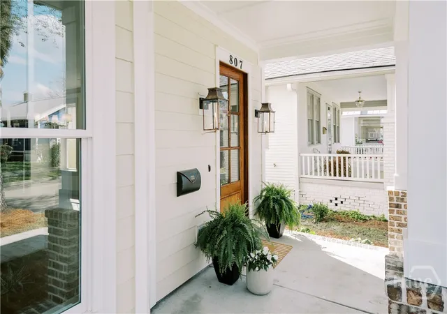Photo 2 of Single family home for sale at 807 East 33rd, Savannah, GA 31401 | MLS# SA361075 | Listing updated on 2026-08-25