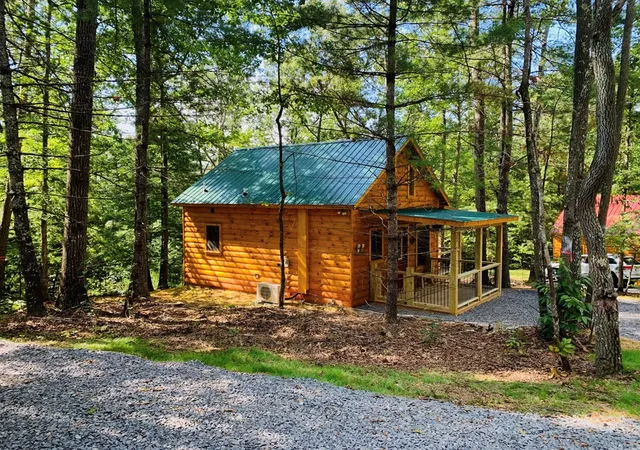 Photo 2 of Single family home for sale at 27 Eadie Cate Ln, Murphy, NC 28906 | MLS# 98522859 | Listing updated on 2026-08-18