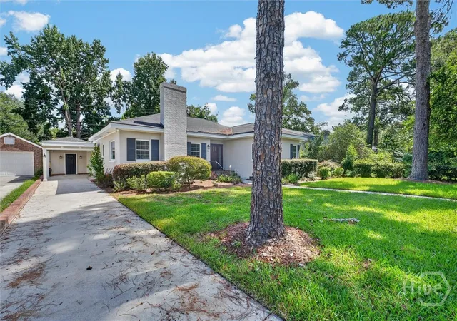 Photo 2 of Single family home for sale at 30 E 60th Street, Savannah, GA 31405 | MLS# SA362116 | Listing updated on 2026-09-19