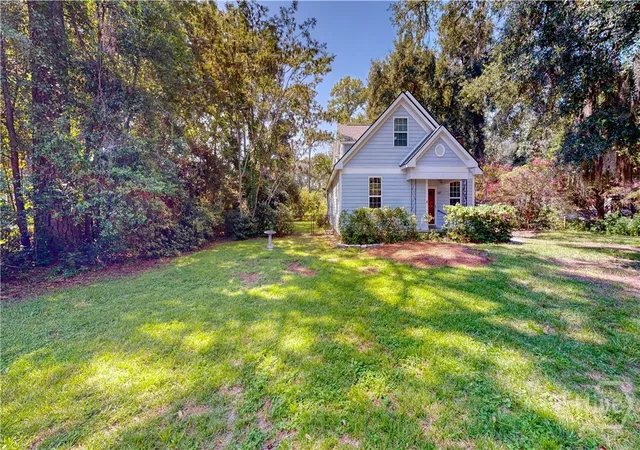 Photo 2 of Single family home for sale at 2607 Governor St, Savannah, GA 31408 | MLS# SA363127 | Listing updated on 2026-09-14