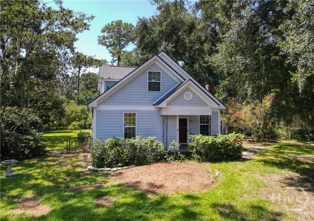 Photo 3 of Single family home for sale at 2607 Governor St, Savannah, GA 31408 | MLS# SA363127 | Listing updated on 2026-09-14
