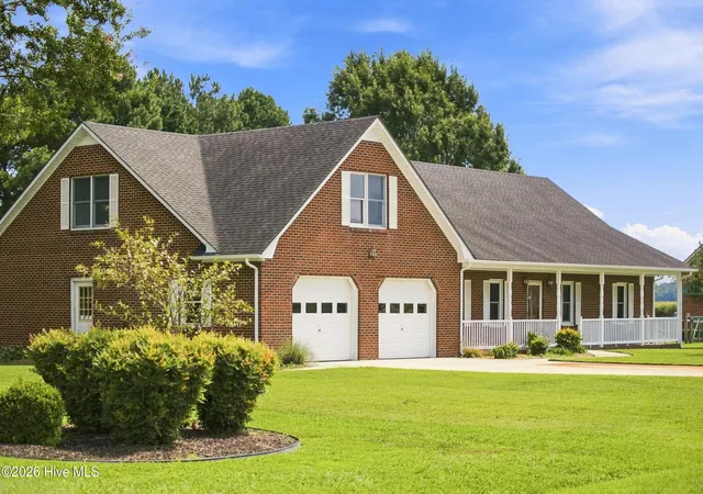 Photo 3 of Single family home for sale at 702 Everett Dr, Elizabeth City, NC 27909 | MLS# 100597389 | Listing updated on 2026-09-16