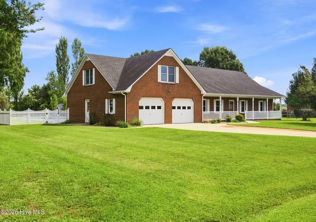 Photo 3 of Single family home for sale at 702 Everett Dr, Elizabeth City, NC 27909 | MLS# 100597389 | Listing updated on 2026-09-16