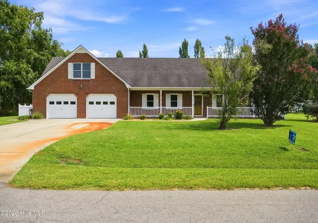 Photo 4 of Single family home for sale at 702 Everett Dr, Elizabeth City, NC 27909 | MLS# 100597389 | Listing updated on 2026-09-16