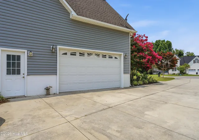 Photo 3 of Single family home for sale at 307 Duck Hvn, Swansboro, NC 28584 | MLS# 100589688 | Listing updated on 2026-09-23