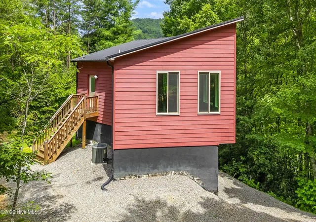 Photo 2 of Single family home for sale at 275 Peachtree Mountain Ests Rd, Murphy, NC 28906 | MLS# 100595738 | Listing updated on 2026-09-04