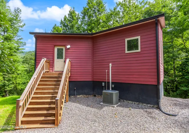 Photo 3 of Single family home for sale at 275 Peachtree Mountain Ests Rd, Murphy, NC 28906 | MLS# 100595738 | Listing updated on 2026-09-04
