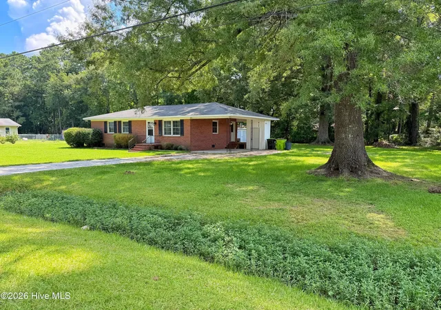 Photo 3 of Single family home for sale at 419 Hart Dr, New Bern, NC 28560 | MLS# 100598932 | Listing updated on 2026-09-10