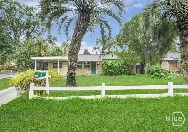 Photo 2 of Single family home for sale at 202 Inglewood Dr, Savannah, GA 31406 | MLS# SA355101 | Listing updated on 2026-08-26