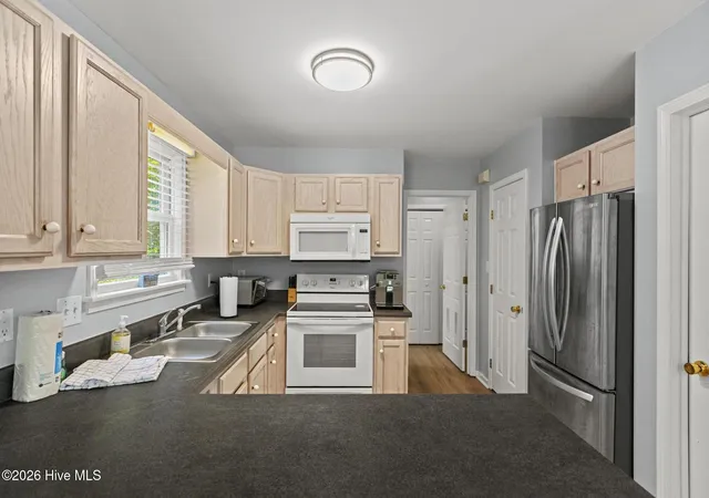 Photo 4 of Single family home for sale at 9258 Osprey Ridge Dr, Emerald Isle, NC 28594 | MLS# 100597385 | Listing updated on 2026-10-08