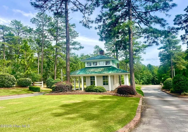 Photo 4 of Single family home for sale at 500 Amersham Rd, Carthage, NC 28327 | MLS# 100599109 | Listing updated on 2026-08-26