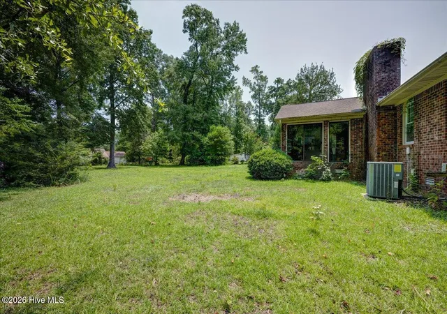Photo 4 of Single family home for sale at 1412 Oxford Ln, New Bern, NC 28562 | MLS# 100589213 | Listing updated on 2026-09-16