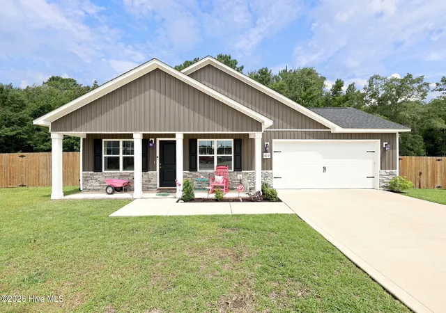 Photo 1 of Single family home for sale at 612 Macy Pl, Hubert, NC 28539 | MLS# 100594100 | Listing updated on 2026-08-19