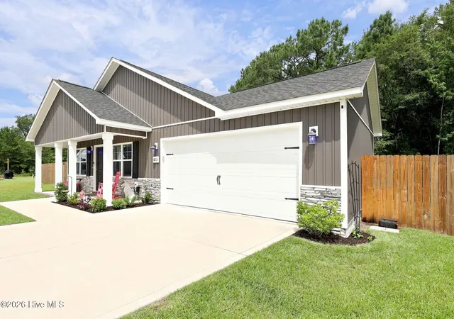 Photo 3 of Single family home for sale at 612 Macy Pl, Hubert, NC 28539 | MLS# 100594100 | Listing updated on 2026-08-19