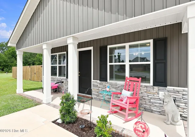 Photo 3 of Single family home for sale at 612 Macy Pl, Hubert, NC 28539 | MLS# 100594100 | Listing updated on 2026-08-19