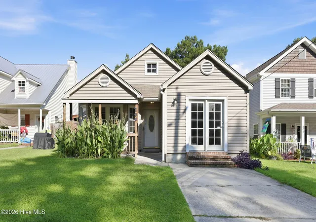 Photo 2 of Single family home for sale at 204 Hemlock Dr, Jacksonville, NC 28546 | MLS# 100598113 | Listing updated on 2026-08-25