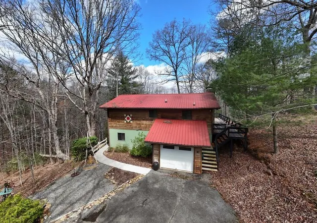 Photo 2 of Single family home for sale at 9 Silver Maple Ln, Murphy, NC 28906 | MLS# 98525455 | Listing updated on 2026-08-18
