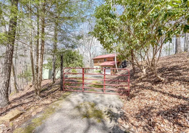 Photo 3 of Single family home for sale at 9 Silver Maple Ln, Murphy, NC 28906 | MLS# 98525455 | Listing updated on 2026-08-18